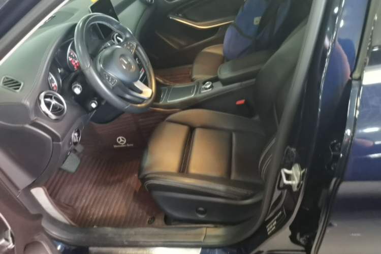 Used Mercedes-Benz GLA 2017 GLA 200 Sport Edition Left Front Seat