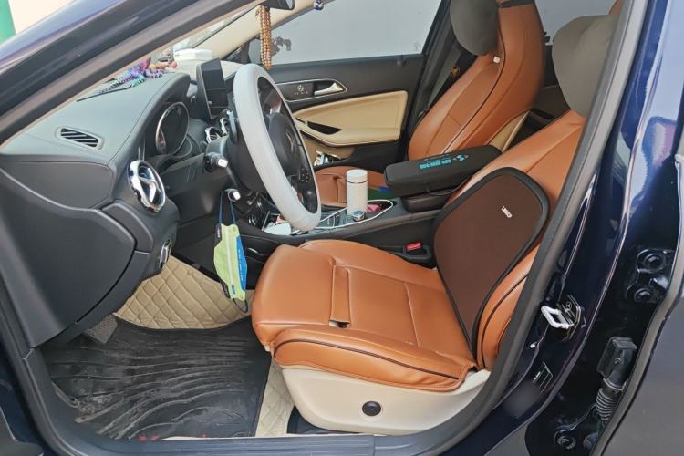 Used Mercedes-Benz GLA 2017 GLA 220 4MATIC Fashion Model Left Front Seat