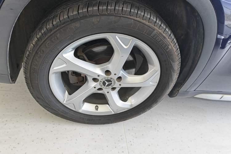 Used Mercedes-Benz GLA 2017 GLA 200 Sport Edition Left Front Wheel Hub