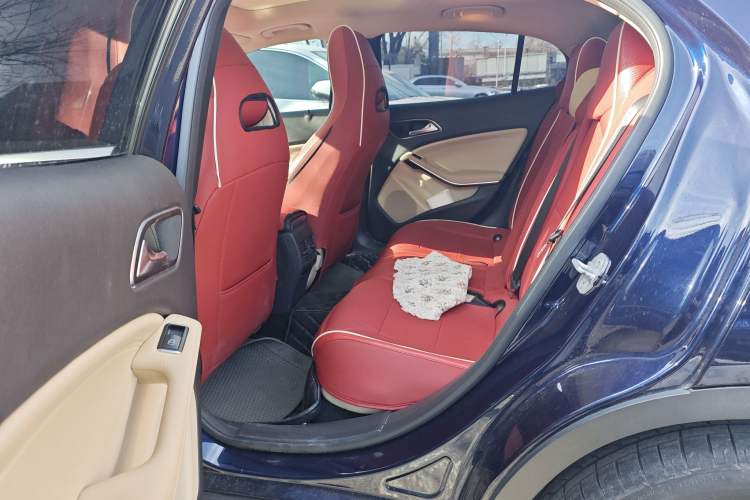 Used Mercedes-Benz GLA 2017 GLA 200 Fashion Model Left Rear Seat