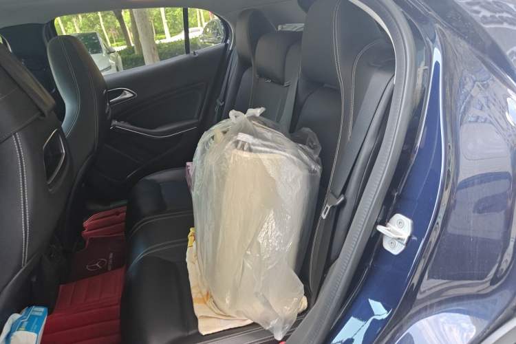 Used Mercedes-Benz GLA 2017 GLA 220 4MATIC Fashion Model Left Rear Seat