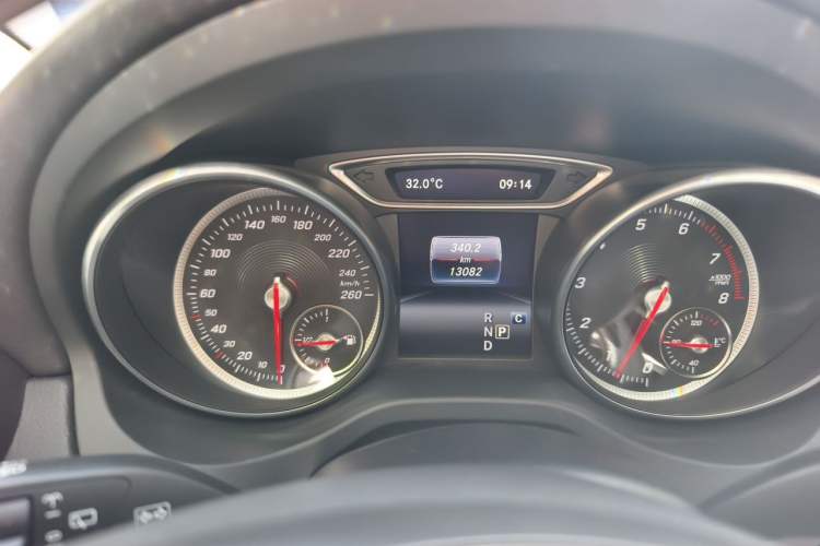 Used Mercedes-Benz GLA 2017 GLA 200 Sport Edition Odometer Close Up