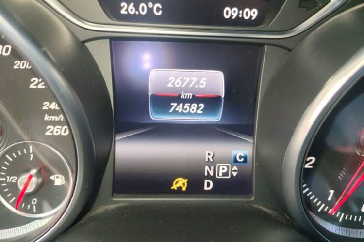 Used Mercedes-Benz GLA 2017 GLA 200 Fashion Model Odometer Close Up