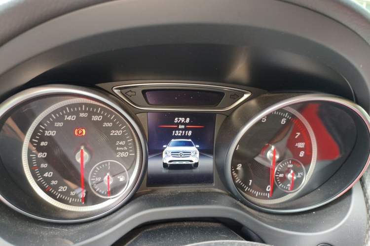 Used Mercedes-Benz GLA 2017 GLA 200 Sport Edition Odometer Close Up