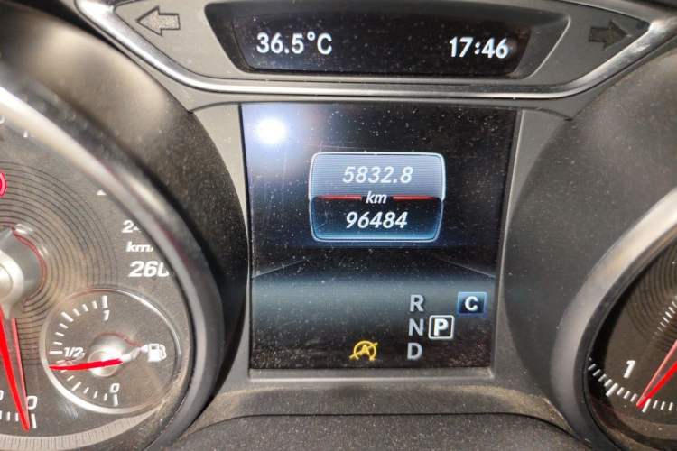 Used Mercedes-Benz GLA 2017 GLA 220 4MATIC Fashion Model Odometer Close Up