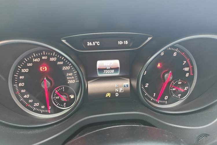 Used Mercedes-Benz GLA 2017 GLA 220 4MATIC Fashion Model Odometer Close Up