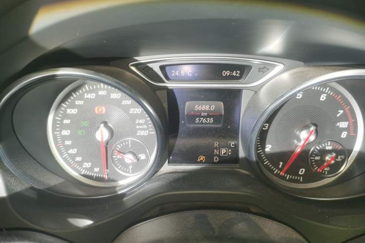 Used Mercedes-Benz GLA 2017 GLA 220 4MATIC Fashion Model Odometer Close Up