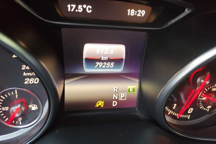 Used Mercedes-Benz GLA 2017 GLA 220 4MATIC Fashion Model Odometer Close Up