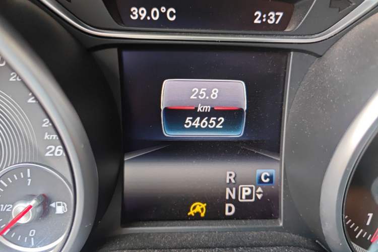 Used Mercedes-Benz GLA 2017 GLA 220 4MATIC Fashion Model Odometer Close Up