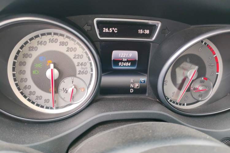 Used Mercedes-Benz GLA 2017 GLA 200 Fashion Model Odometer Close Up