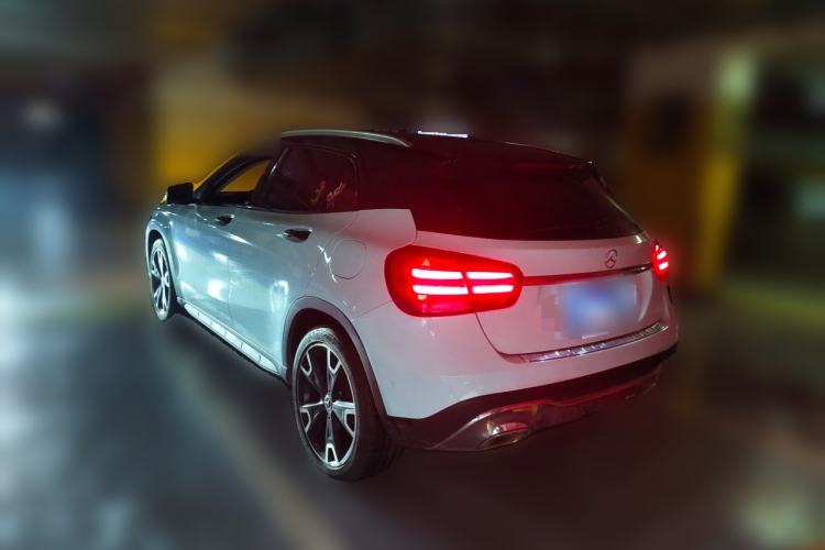 Used Mercedes-Benz GLA 2017 GLA 220 4MATIC Fashion Model Rear Left 45 Deg