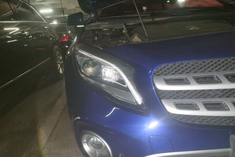 Used Mercedes-Benz GLA 2017 GLA 220 4MATIC Fashion Model Right Front Headlight