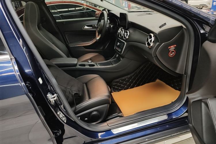 Used Mercedes-Benz GLA 2017 GLA 200 Sport Edition Right Front Seat