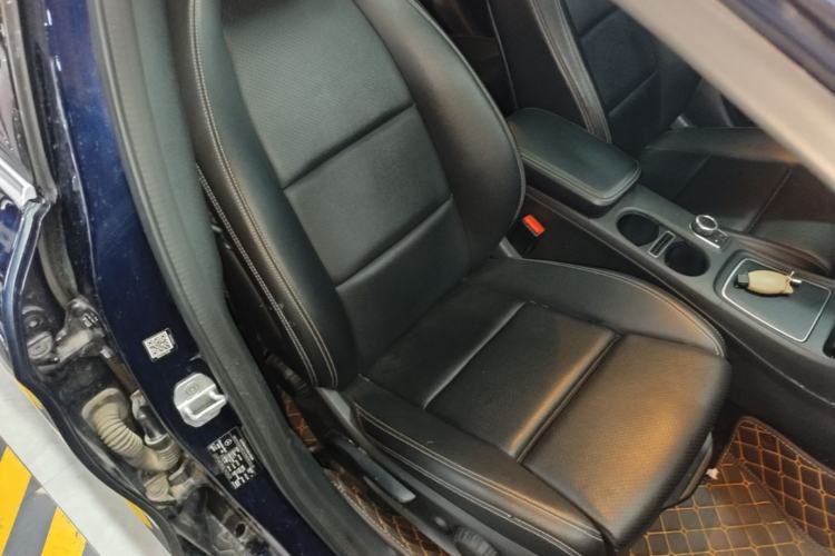 Used Mercedes-Benz GLA 2017 GLA 200 Sport Edition Right Front Seat