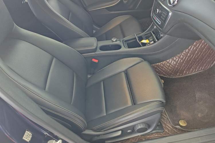 Used Mercedes-Benz GLA 2017 GLA 200 Sport Edition Right Front Seat