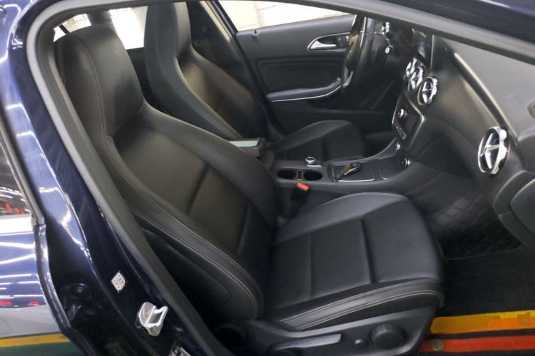 Used Mercedes-Benz GLA 2017 GLA 200 Sport Edition Right Front Seat