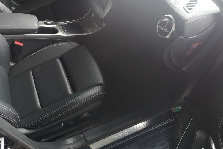 Used Mercedes-Benz GLA 2017 GLA 220 4MATIC Fashion Model Right Front Seat