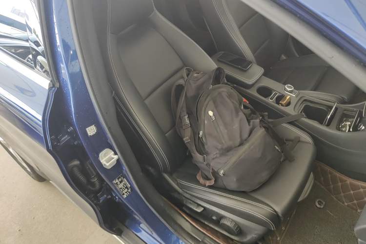 Used Mercedes-Benz GLA 2017 GLA 200 Sport Edition Right Front Seat