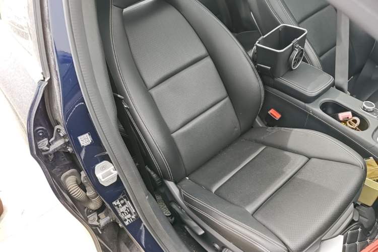 Used Mercedes-Benz GLA 2017 GLA 200 Sport Edition Right Front Seat