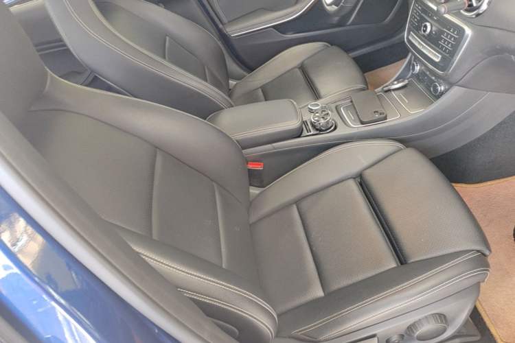 Used Mercedes-Benz GLA 2017 GLA 200 Sport Edition Right Front Seat