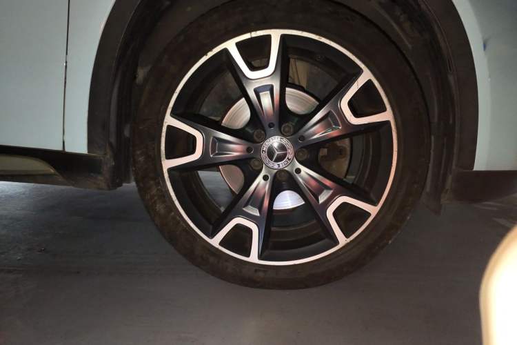 Used Mercedes-Benz GLA 2017 GLA 220 4MATIC Fashion Model Right Front Wheel Hub