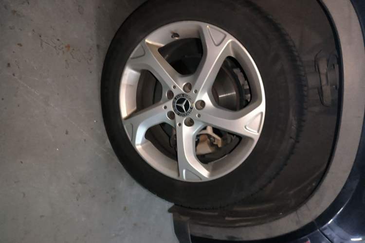 Used Mercedes-Benz GLA 2017 GLA 200 Sport Edition Right Front Wheel Hub