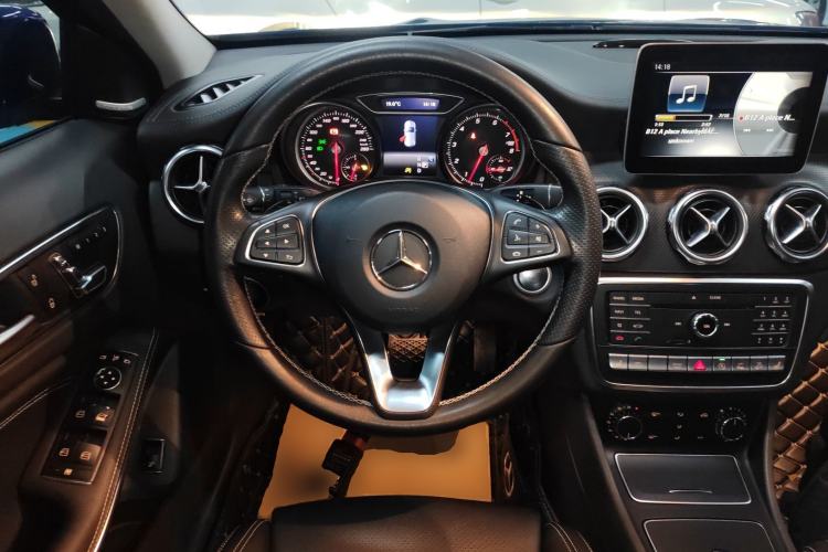 Used Mercedes-Benz GLA 2017 GLA 220 4MATIC Luxury Model Steering Wheel