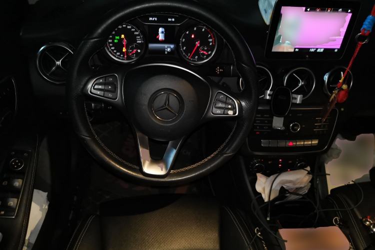 Used Mercedes-Benz GLA 2017 GLA 200 Sport Edition Steering Wheel