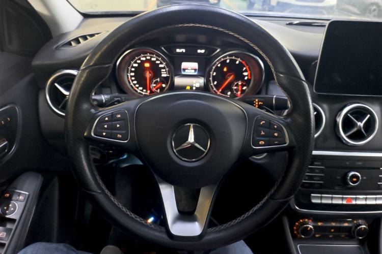 Used Mercedes-Benz GLA 2017 GLA 200 Sport Edition Steering Wheel