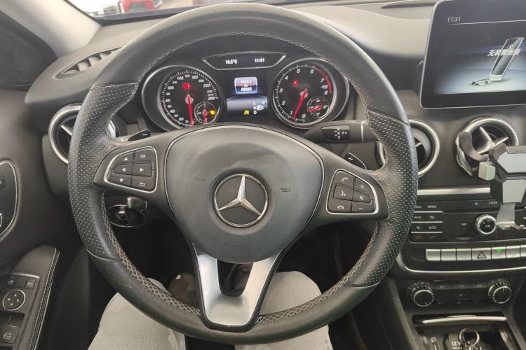 Used Mercedes-Benz GLA 2017 GLA 200 Sport Edition Steering Wheel