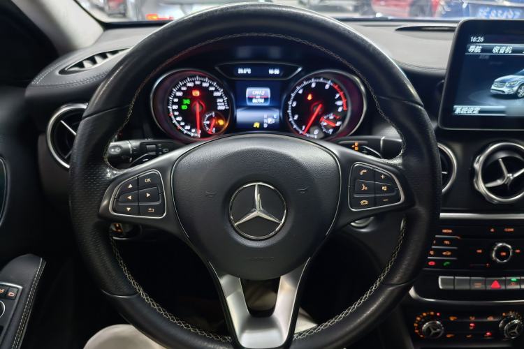 Used Mercedes-Benz GLA 2017 GLA 200 Fashion Model Steering Wheel