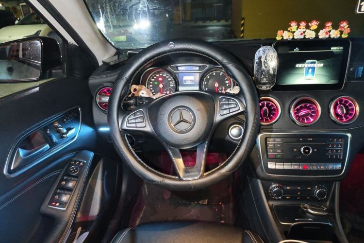 Used Mercedes-Benz GLA 2017 GLA 220 4MATIC Fashion Model Steering Wheel