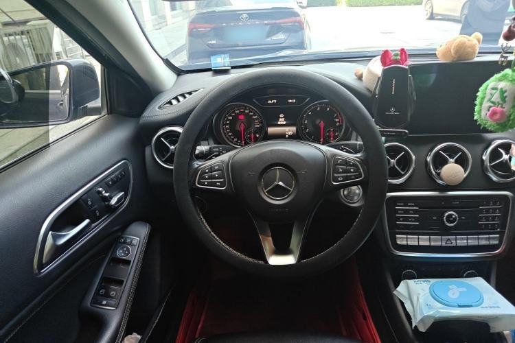 Used Mercedes-Benz GLA 2017 GLA 220 4MATIC Fashion Model Steering Wheel