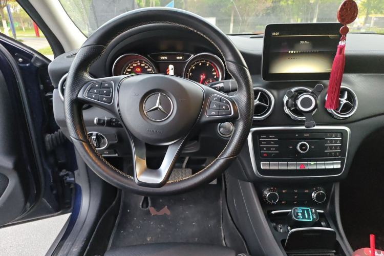 Used Mercedes-Benz GLA 2017 GLA 220 4MATIC Fashion Model Steering Wheel