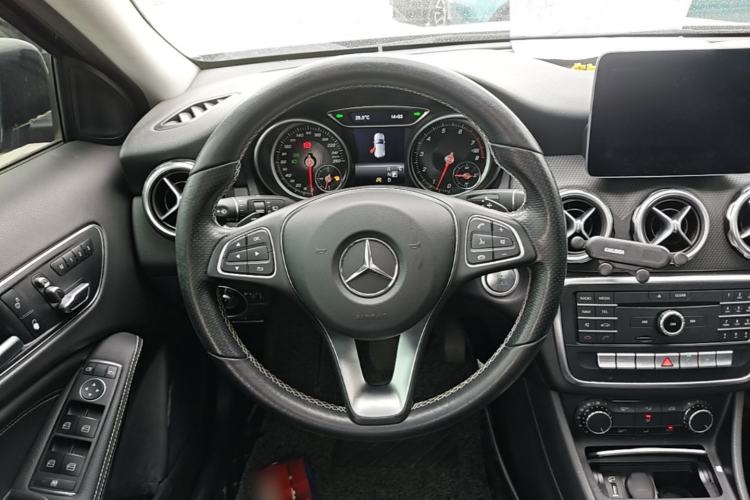 Used Mercedes-Benz GLA 2017 GLA 200 Sport Edition Steering Wheel