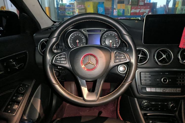 Used Mercedes-Benz GLA 2017 GLA 200 Sport Edition Steering Wheel