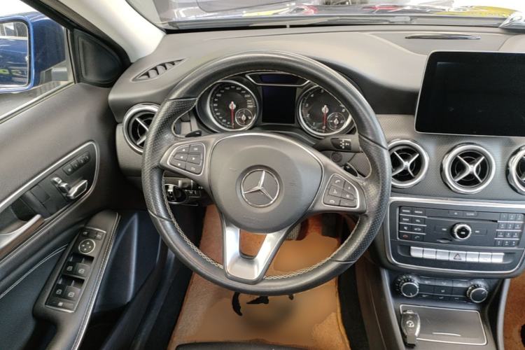 Used Mercedes-Benz GLA 2017 GLA 200 Sport Edition Steering Wheel