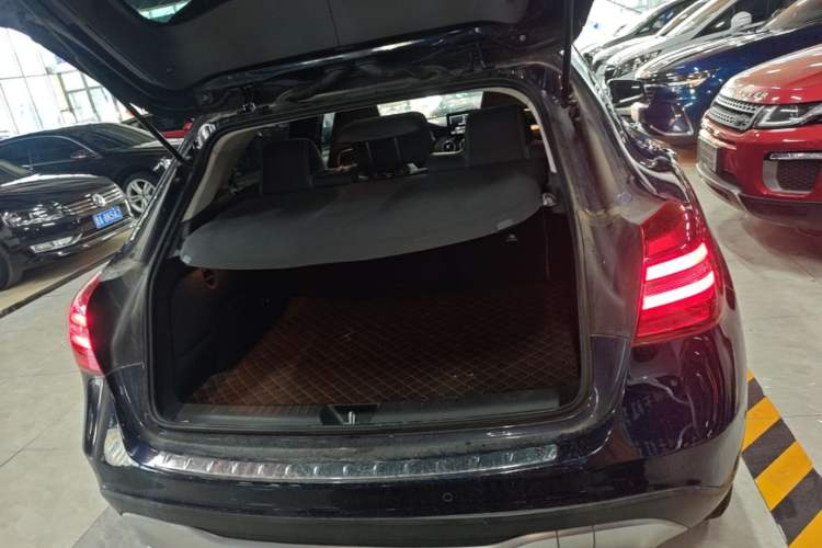 Used Mercedes-Benz GLA 2017 GLA 200 Sport Edition Trunk