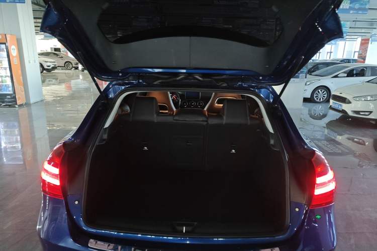 Used Mercedes-Benz GLA 2017 GLA 200 Fashion Model Trunk