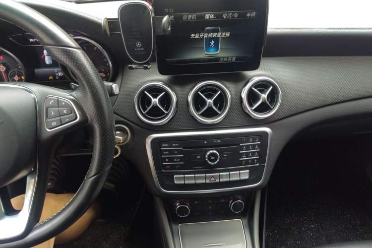 Used Mercedes-Benz GLA 2017 GLA 200 Fashion Model Audio And AC Panel