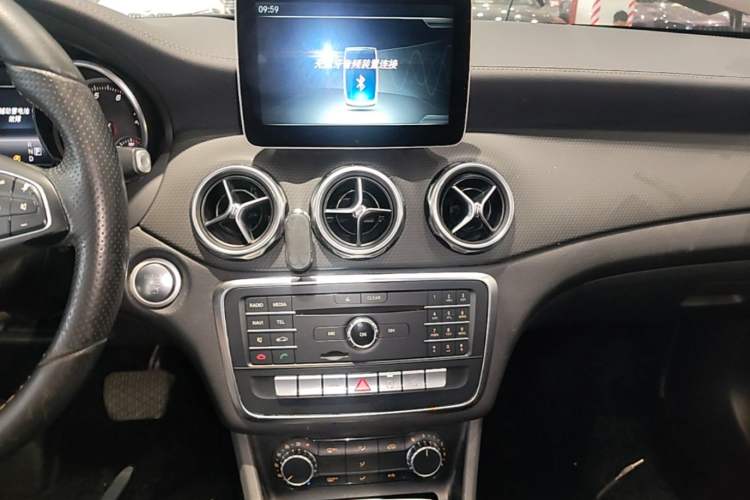 Used Mercedes-Benz GLA 2017 GLA 200 Fashion Model Audio And AC Panel