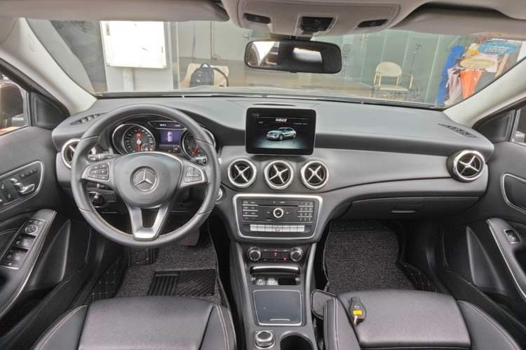 Used Mercedes-Benz GLA 2017 GLA 200 Fashion Model Center Console