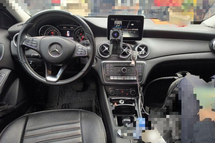 Used Mercedes-Benz GLA 2017 GLA 200 Fashion Model Center Console