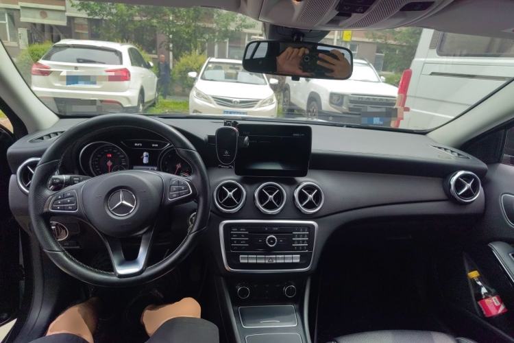 Used Mercedes-Benz GLA 2017 GLA 200 Fashion Model Center Console