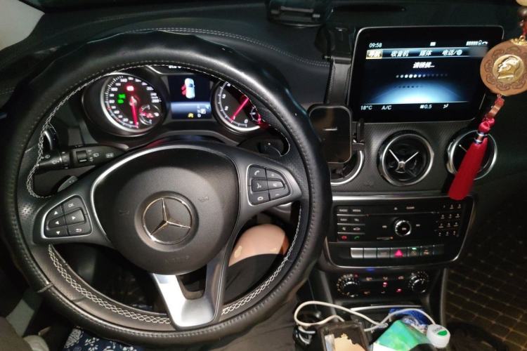 Used Mercedes-Benz GLA 2017 GLA 200 Fashion Model Center Console