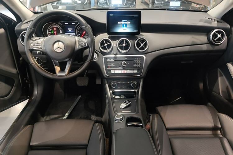 Used Mercedes-Benz GLA 2017 GLA 200 Fashion Model Center Console
