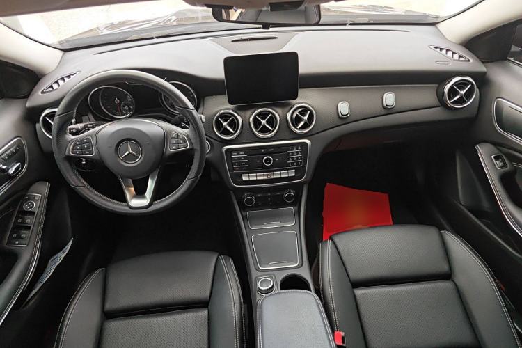 Used Mercedes-Benz GLA 2017 GLA 200 Sport Edition Center Console