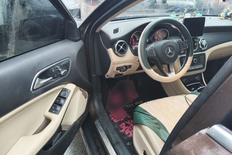 Used Mercedes-Benz GLA 2017 GLA 200 Sport Edition Driver Seat