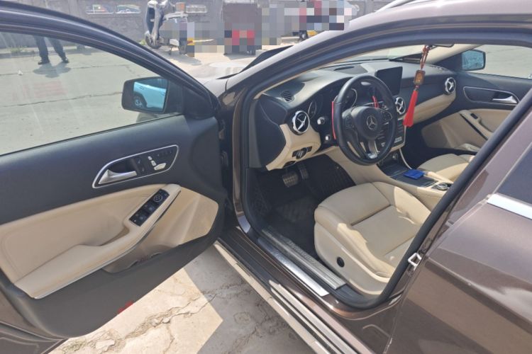 Used Mercedes-Benz GLA 2017 GLA 200 Sport Edition Driver Seat