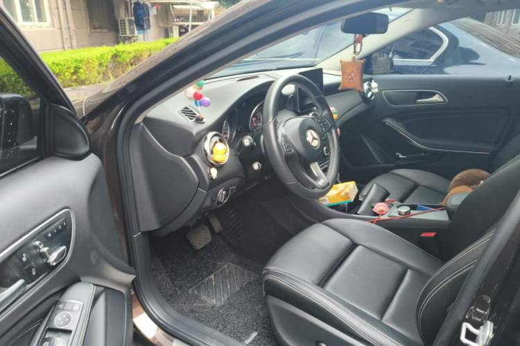 Used Mercedes-Benz GLA 2017 GLA 200 Sport Edition Driver Seat